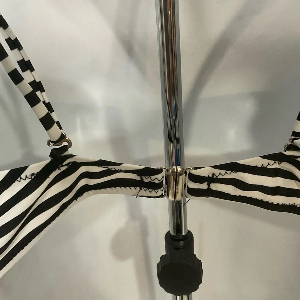 Cupshe NWT’s Black & White Striped Bandeau Bikini Top; Adjustable Straps; Size M
